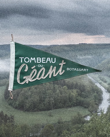 Fanion • Tombeau du Géant — Vallée de la Semois
