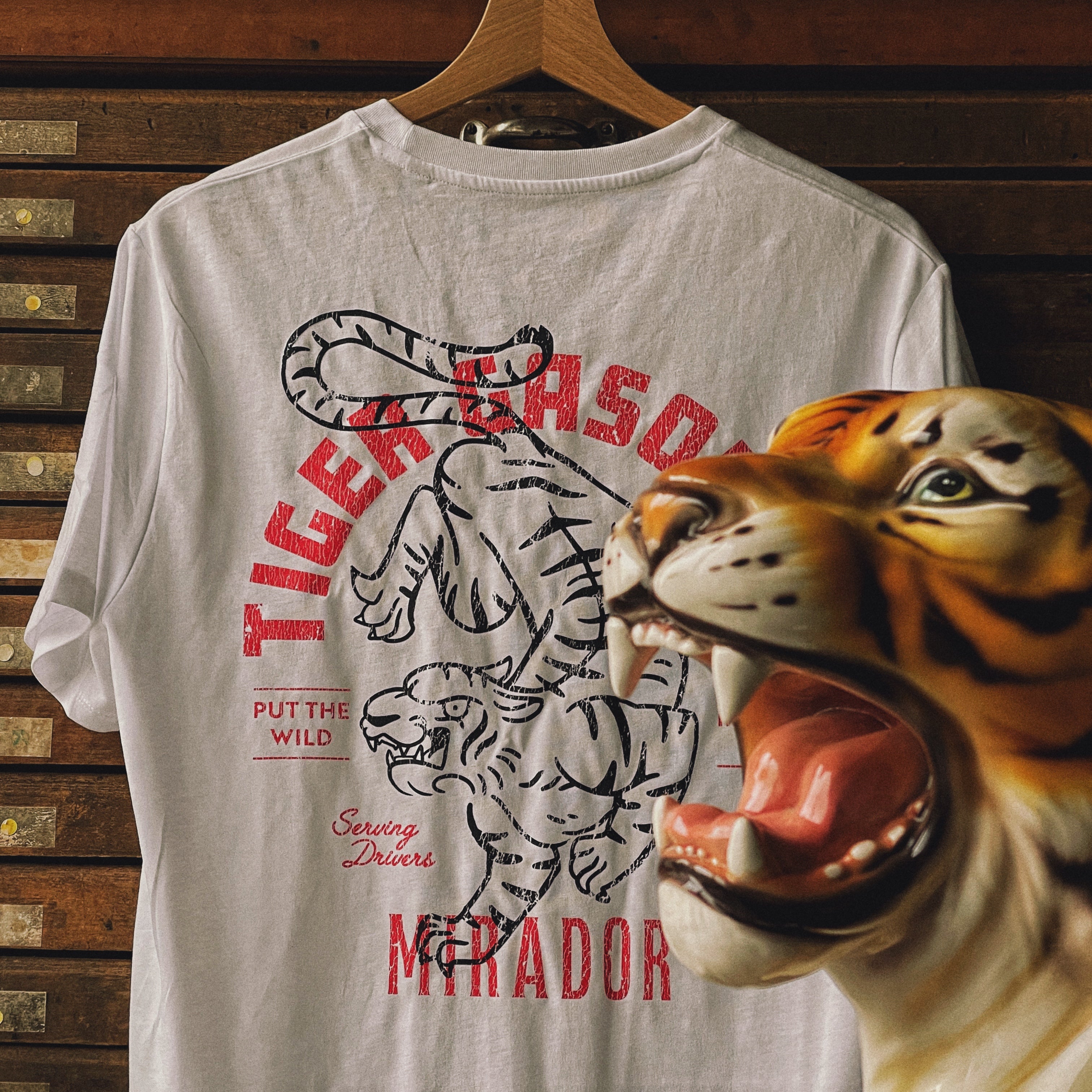 T-shirt imprimé unisexe - "Tiger Gasoline"