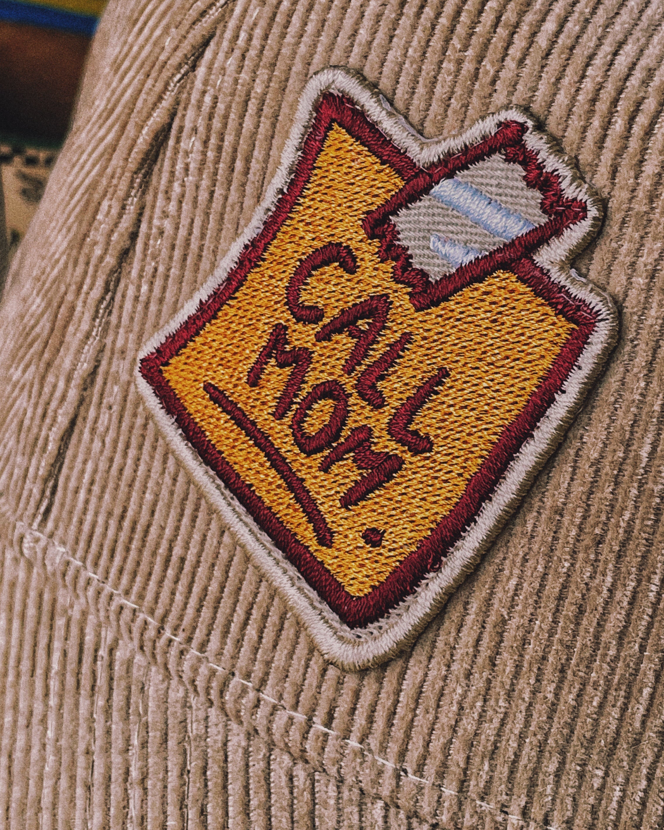 Casquette velours côtelé avec écusson Call Mom brodé - MIRADOR