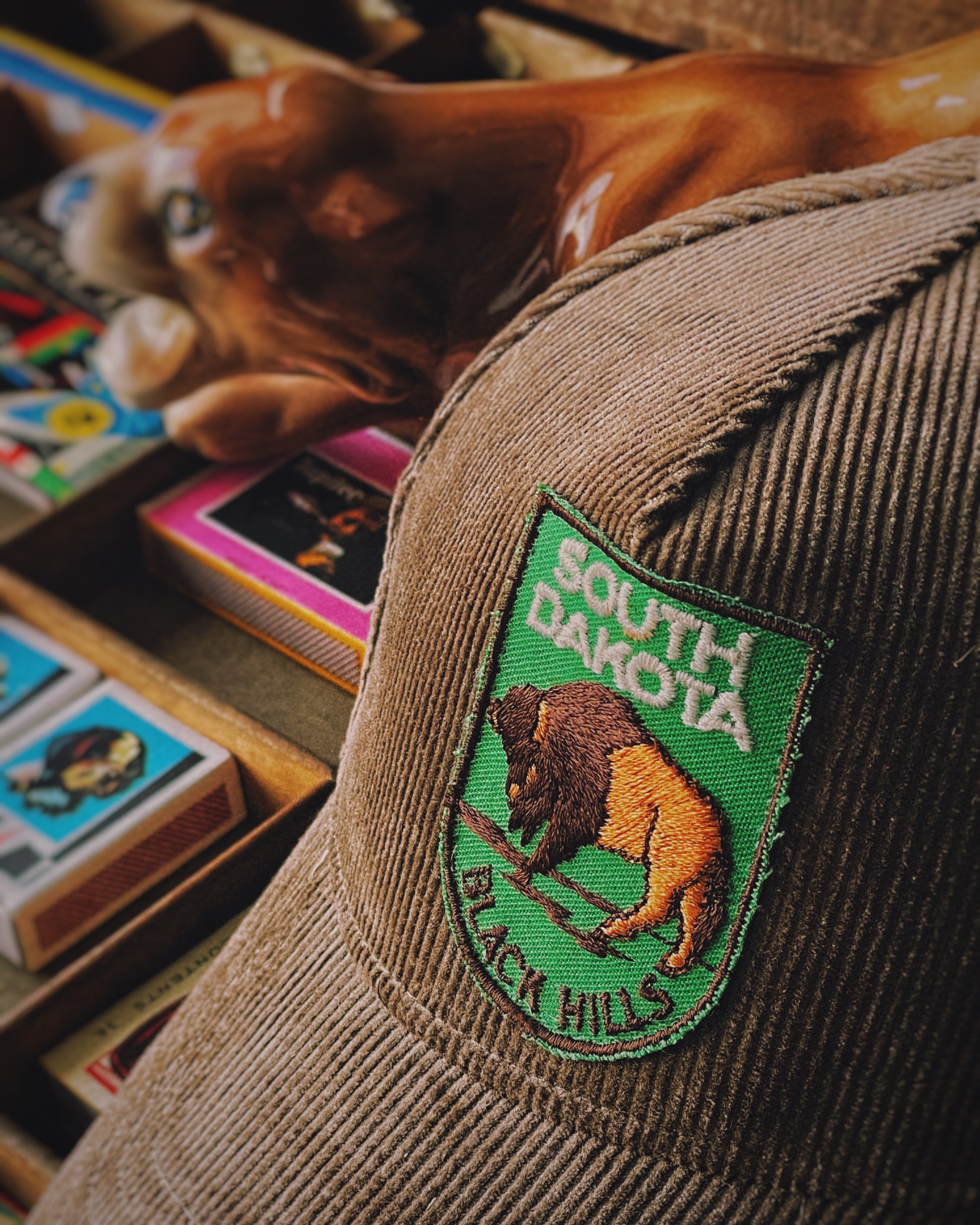 Casquette en velours avec écusson vintage "South Dakota - Black Hills"