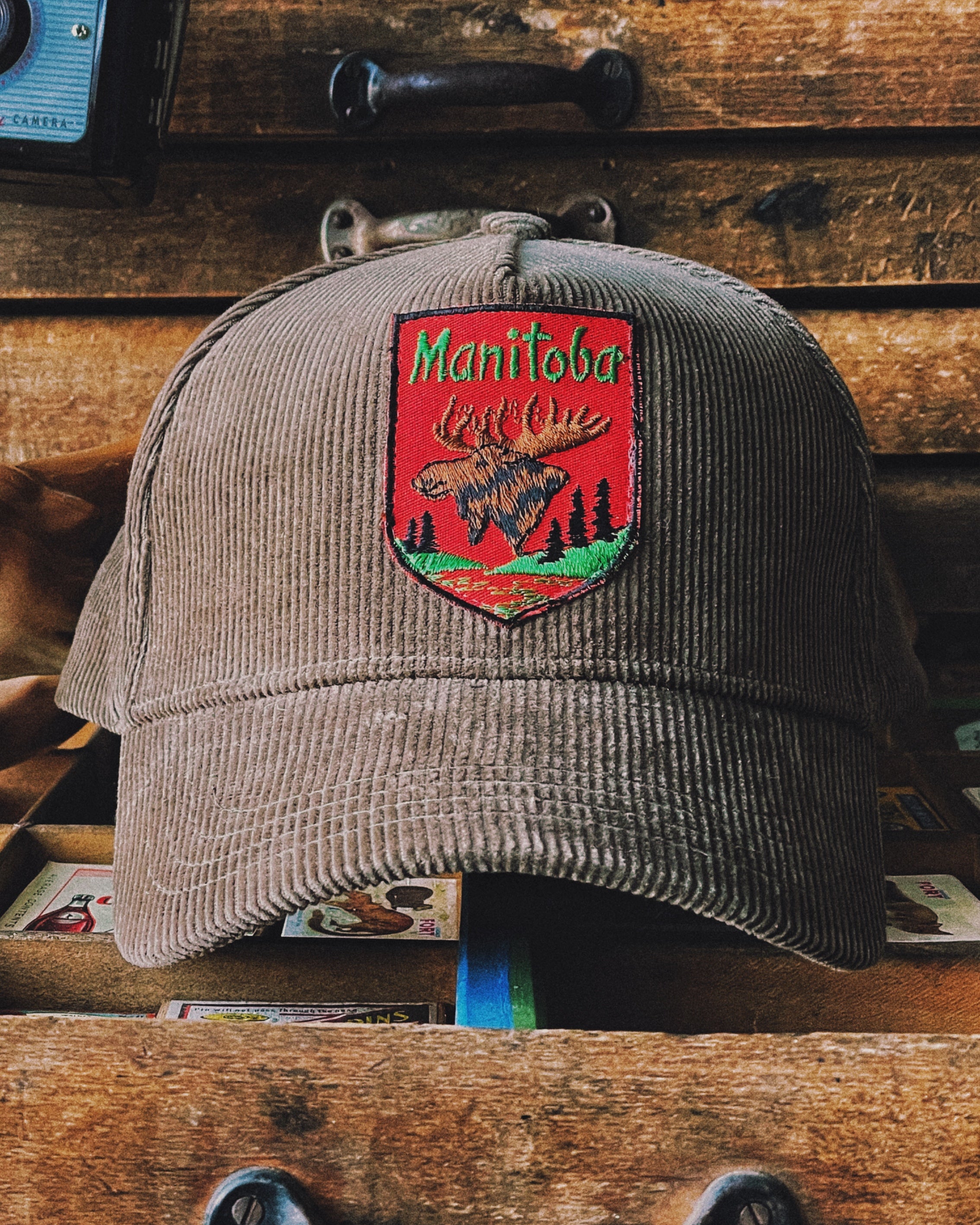 Casquette en velours avec écusson vintage "Manitoba"