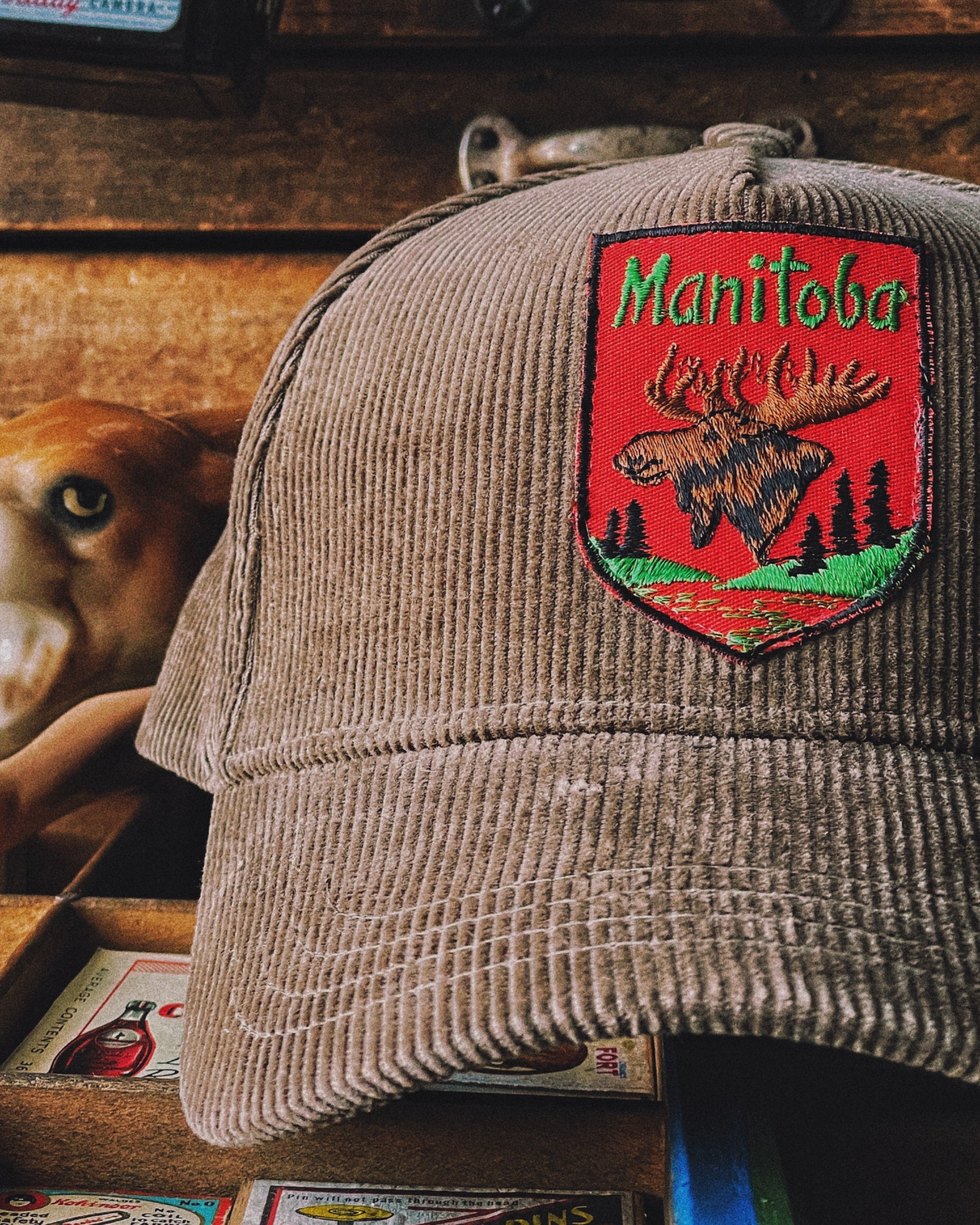 Casquette en velours avec écusson vintage "Manitoba"