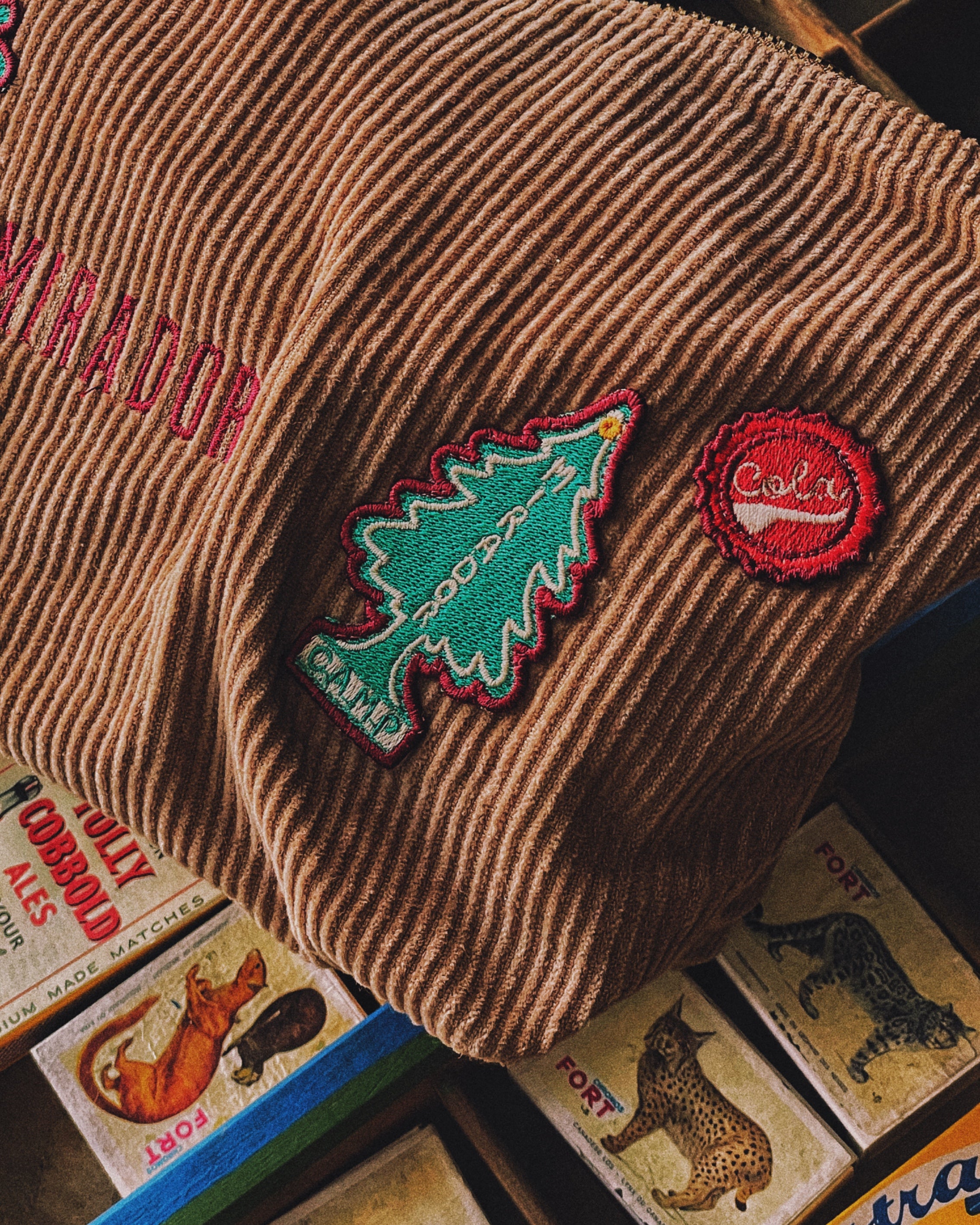 Trousse avec patchs brodés "Mirador Camp"