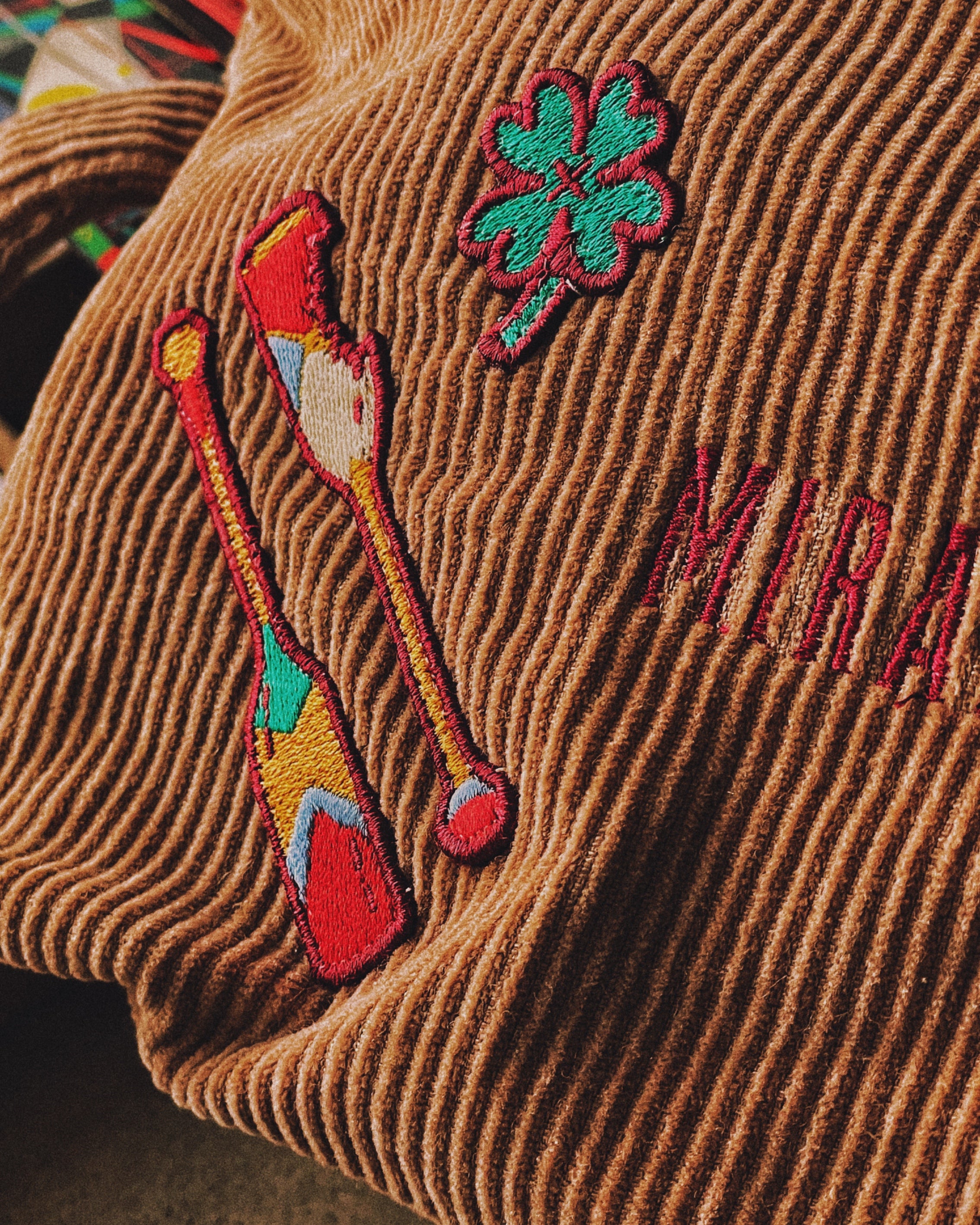 Trousse avec patchs brodés "Mirador Camp"